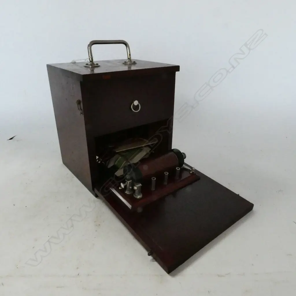 ELECTROTHERAPY DEVICE IN MAHOG BOX Image 1++